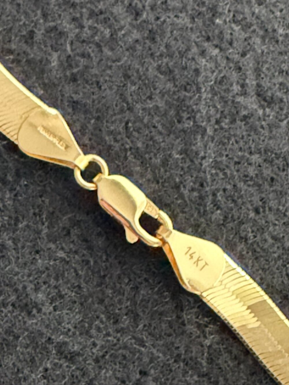 Aurafin Mirrorflex 14K Gold Chain Necklace Herringbone Style 24 1/4" 6mm - Picture 8 of 10